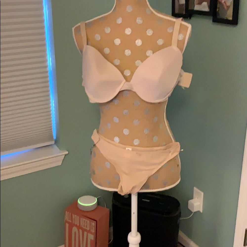 34DD Frederick’s of Hollywood bra M panties